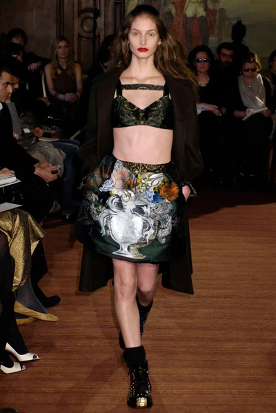 Look 32
